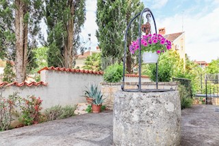 Una bella casa e uno spazio ufficio vicino a Rovigno