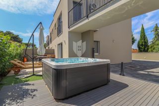 Pola - casa moderna con jacuzzi