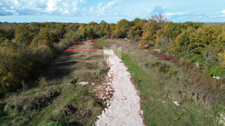 Svetvinčenat, ottimo terreno in una posizione tranquilla