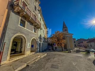 Istria, Buie, ufficio con vista mare nel centro città!