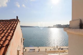 Poreč – Appartamento con vista mare unica!