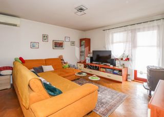 ESCLUSIVO! Rovigno, appartamento e terreno, a 300 m dalla spiaggia