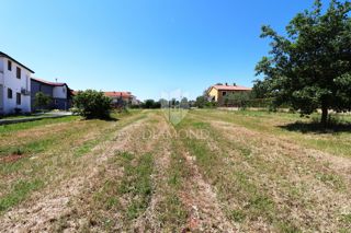 Parenzo - Opportunità di investimento! Terreno edificabile nel centro dell'insediamento