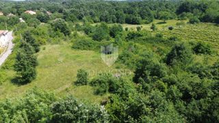 Grande terreno edificabile vicino ad Albona