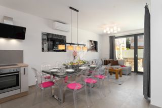 Parenzo, dintorni – casa a schiera moderna di alta qualità con piscina