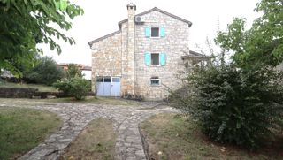 Poreč, dintorni – Affascinante casa in pietra con taverna