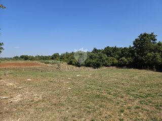 Zona di Parenzo, interessante terreno edificabile!