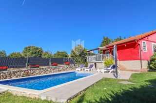 Rovigno, dintorni, bellissima casa con piscina!