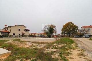 Bale, vicino al centro, terreno edificabile con permesso e progetto