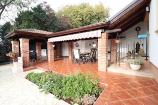 Parenzo, casa con due appartamenti e vista mare