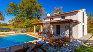 Un'oasi di pace con un grande giardino vicino a Žminj