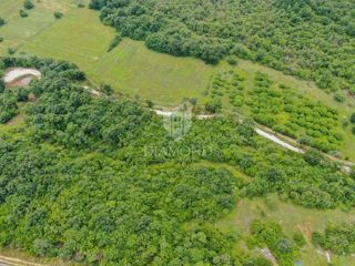 Bel terreno edificabile, piccolo villaggio vicino a Rovinj