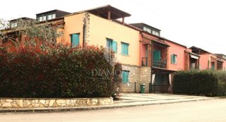 Occasione! Appartamento moderno, completamente arredato con piscina condominiale – Poreč