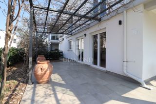 Parenzo, dintorni, casa arredata con vista mare e natura