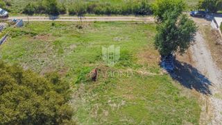 Cittanova, dintorni! Terreno con un progetto per costruire un ristorante e 5 appartamenti!