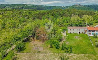 Grisignana, casa istriana con ampio giardino in posizione tranquilla