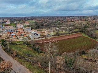 Svetvinčenat, dintorni, terreno ai margini del villaggio