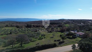 Marčana, bel terreno con vista sul mare 