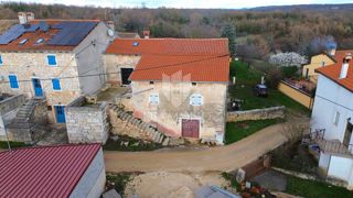 Visignano, casa in pietra ristrutturata in un idilliaco borgo istriano