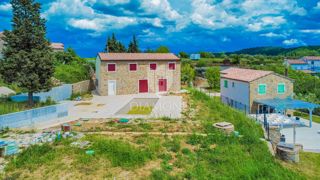 Momiano, dintorni! Una bellissima villa con vista sul mare aperto!