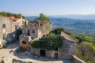 Istria centrale, tre case a schiera da ristrutturare