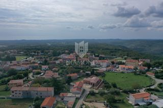 Kanfanar, centro, terreno edificabile con edificio registrato