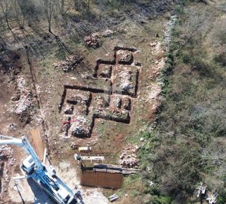 Labin, dintorni, terreno edificabile con progetto in posizione tranquilla