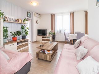 Rovigno, appartamento con due camere da letto, balcone, parcheggio