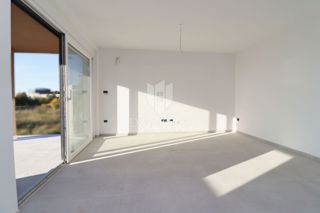 Parenzo, appartamento con giardino vicino al mare