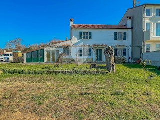 Zona Umago, casa ristrutturata con vista mare