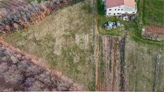 Terreno agricolo ed edificabile nelle vicinanze di Barban!