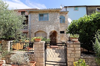 Parenzo, dintorni, casa in pietra d'Istria 