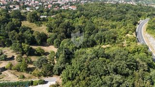 Viškovo, terreno edificabile nel cuore della natura
