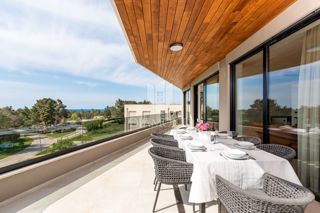 Poreč, Dintorni – Attico Esclusivo con Vista Panoramica