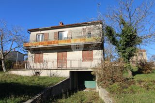 Casa da ristrutturare in ottima posizione a Labin