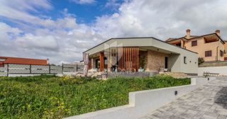 Rovigno, dintorni, nuova casa moderna in posizione tranquilla