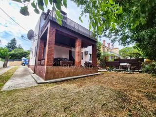 Parenzo, dintorni, ottima casa con 4 appartamenti a 700m dal mare