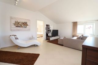 Parenzo, appartamento ristrutturato con giardino