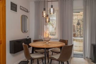 Appartamento in centro, tre camere da letto, terrazza, ripostiglio