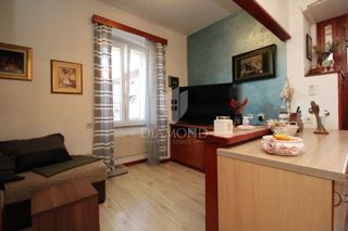 Appartamento Kozala con due camere da letto, situato al piano terra e con giardino.