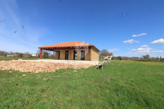 Žminj, dintorni, casa unifamiliare di nuova costruzione con piscina.