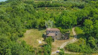 Zona Montona, casa per adattamento immersa nella natura