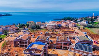 Lovrečica! Villa di lusso a pochi passi dal mare!
