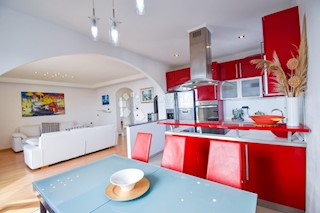 Ičići – Appartamento Moderno a 400 m dal Mare