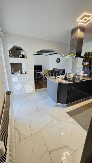 Casa Donji Desinec, Jastrebarsko - Okolica, 699m2