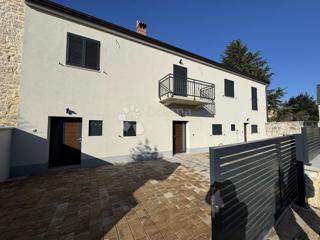 Nuova casa a Funtana con 3 appartamenti