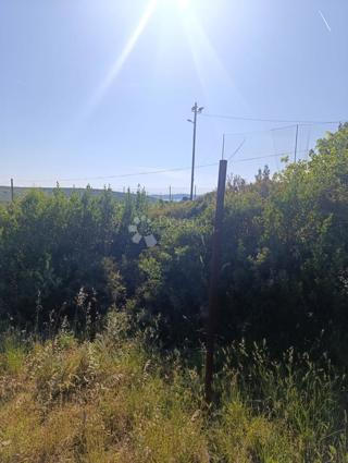 Terreno 768m2 – tranquillità, accesso e costruzione