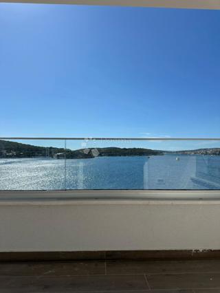 ROGOZNICA - APPARTAMENTO CON TERRAZZA SUL TETTO 2ª FILA DAL MARE