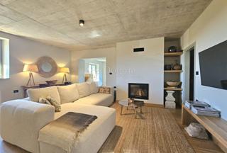 Eleganza, brutalismo e architettura istriana con vista panoramica