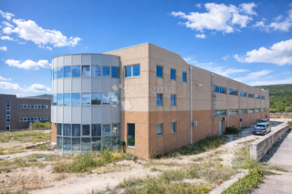 Capannone ad uso magazzino e commerciale 2.199,80 m²